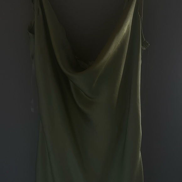 Green silky dress - Picture 3 of 7